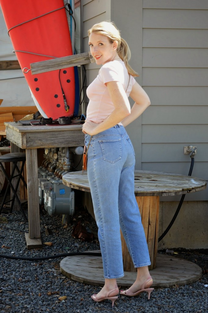 how to wear mom jeans fashion trend