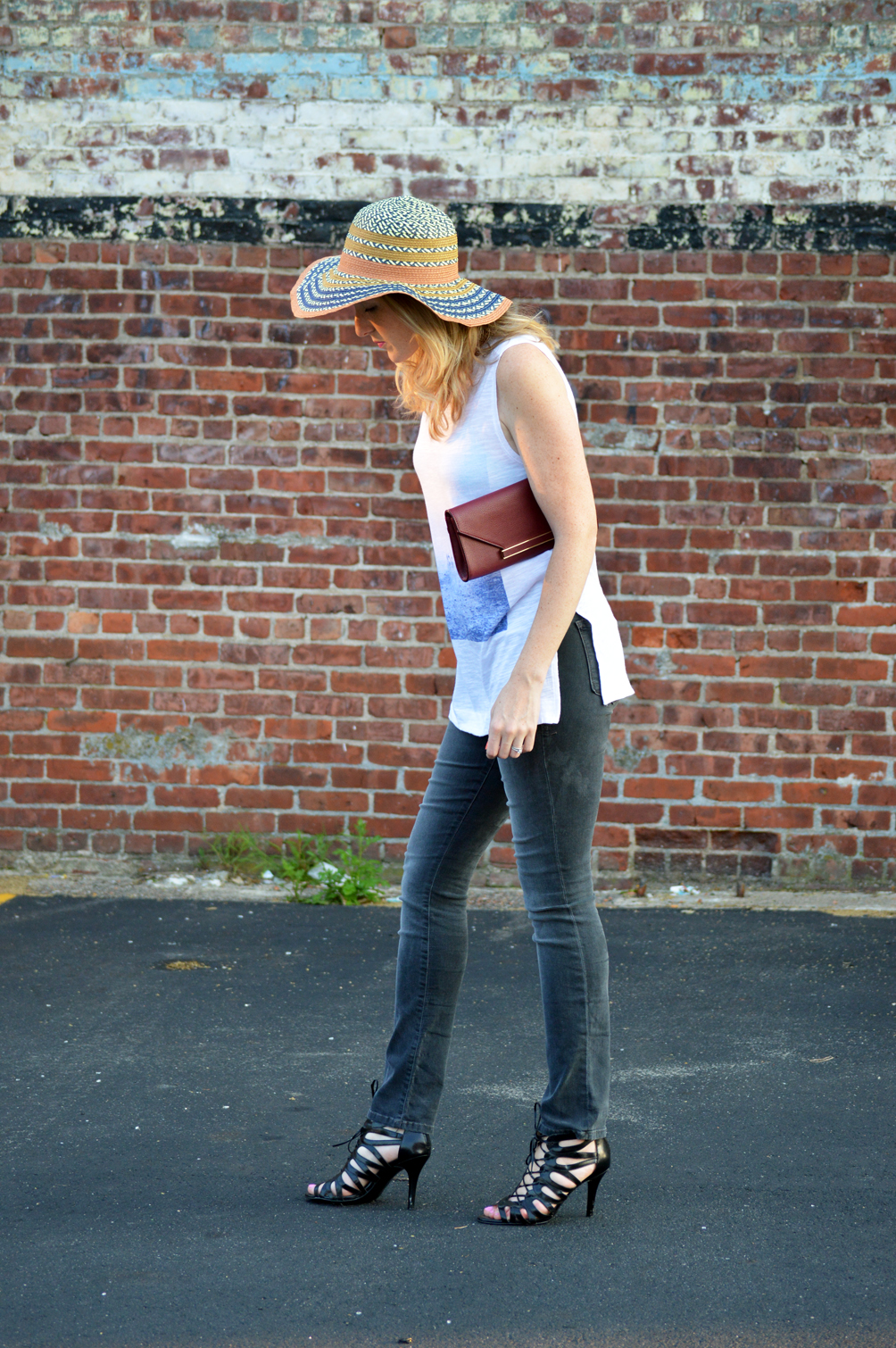 casual edgy summer outfit with graphic sleeveless top and skinny jeans