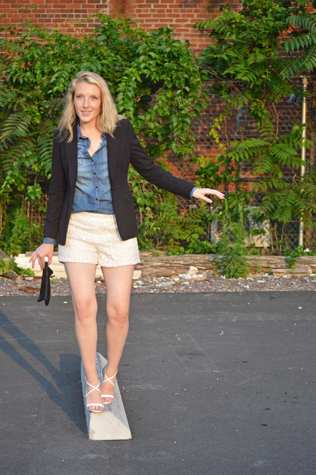 summer blazer and shorts outfit idea
