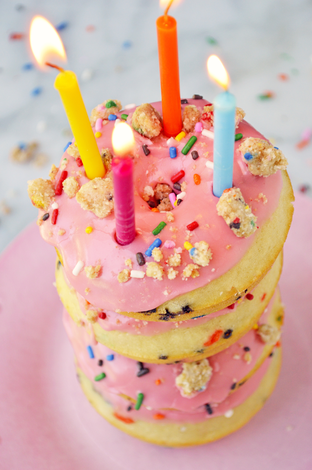 doughnut birthday cake with Susty Party decoration