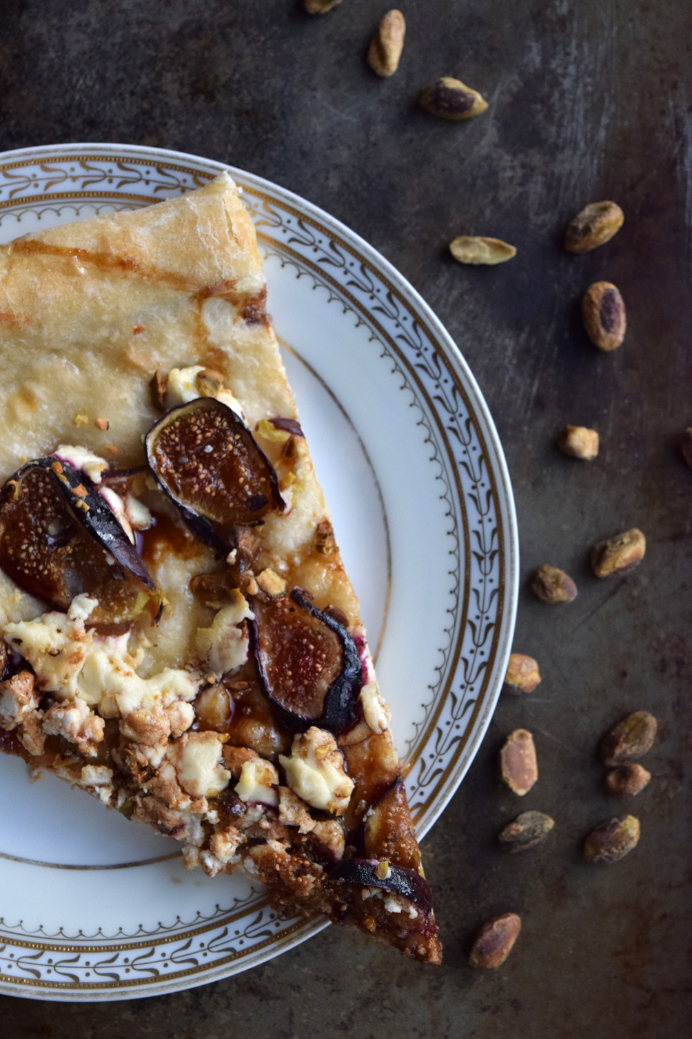 fig and honey goat cheese pizza