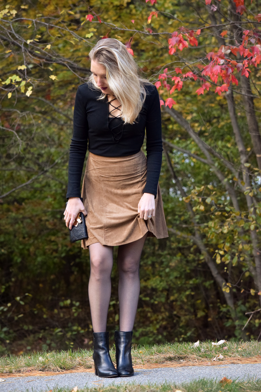 suede skirt outfit ideas