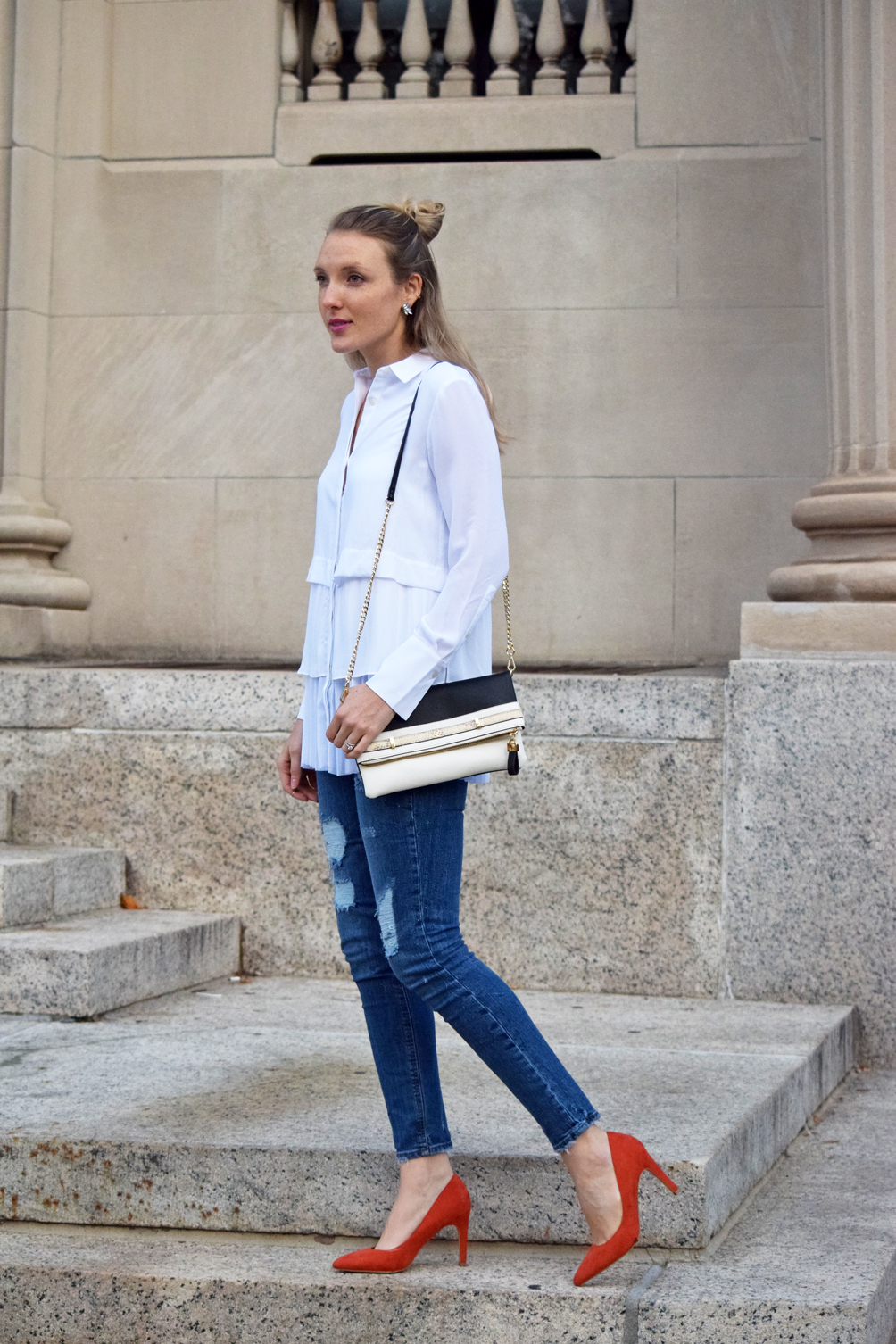 fall outfit inspiration with destructed skinny jeans