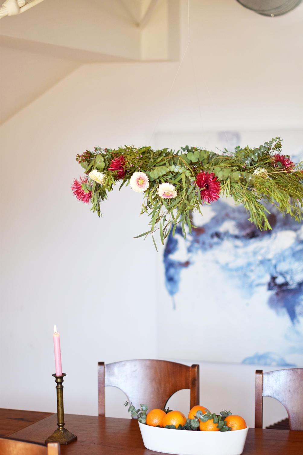 lifestyle blogger Leslie Musser of one brass fox shares an easy and beautiful DIY floral chandelier
