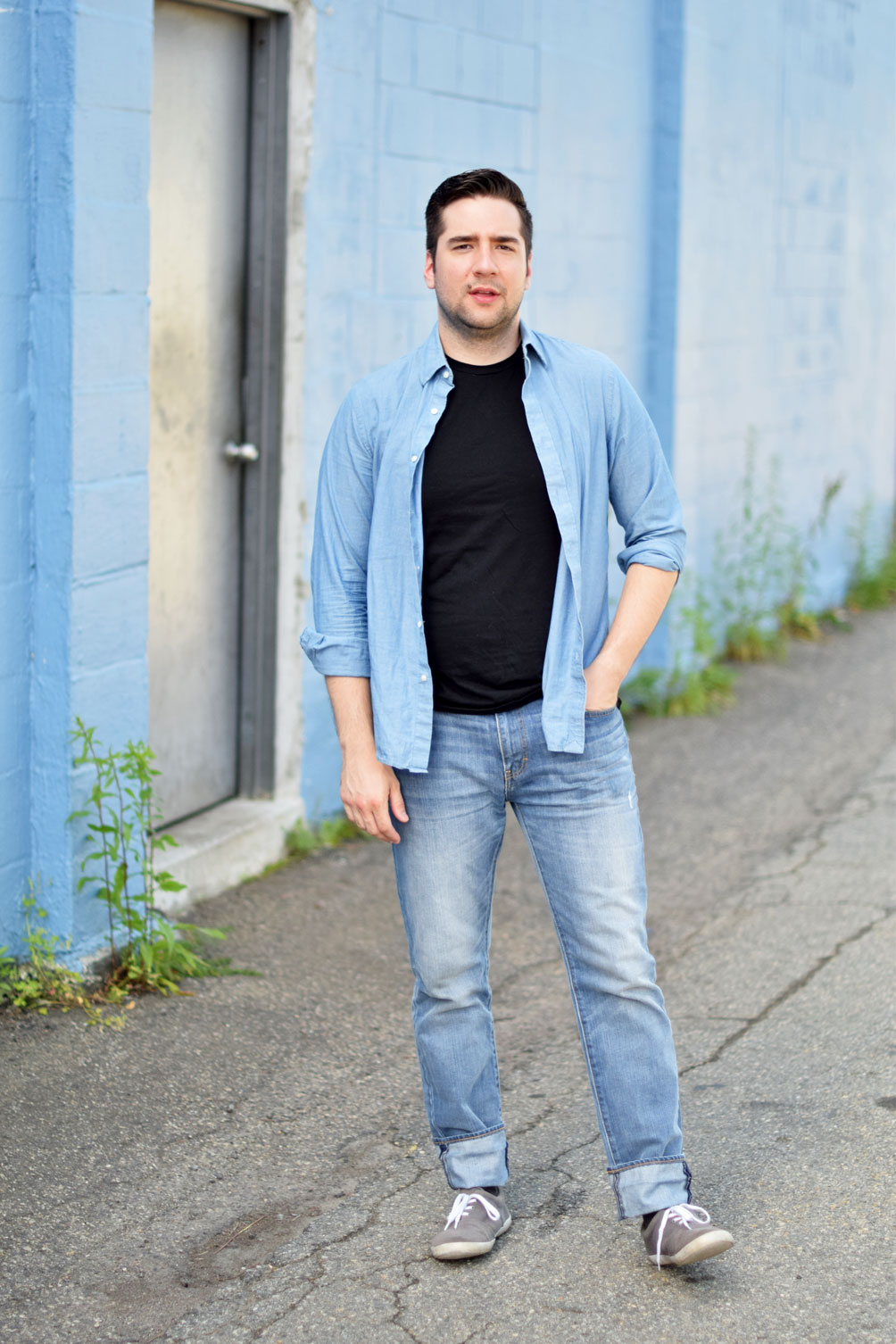 men's summer fashion outfit inspiration from one brass fox - cuffed chambray shirt with skinny jeans and sneakers
