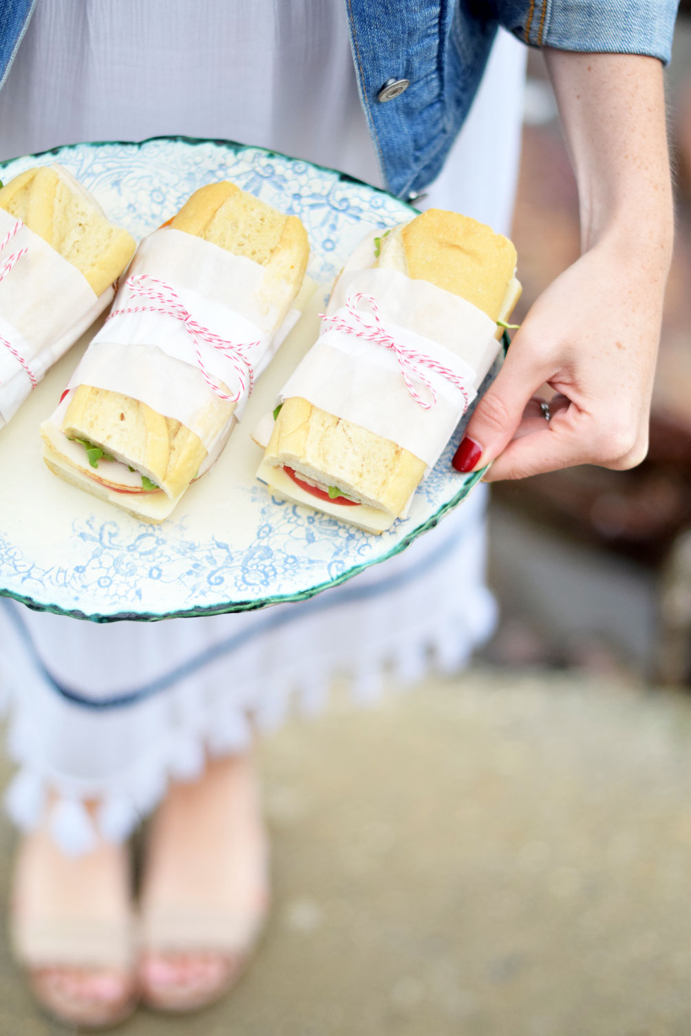 lifestyle blogger Leslie Musser of one brass fox shares how to host the perfect summer picnic with Boston Interiors