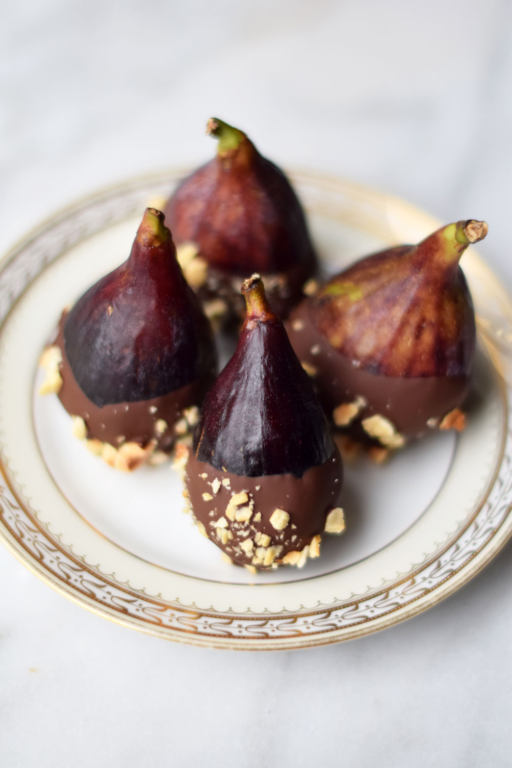 easy and decadent summer recipe for dark chocolate figs mariner with hazelnut crumble