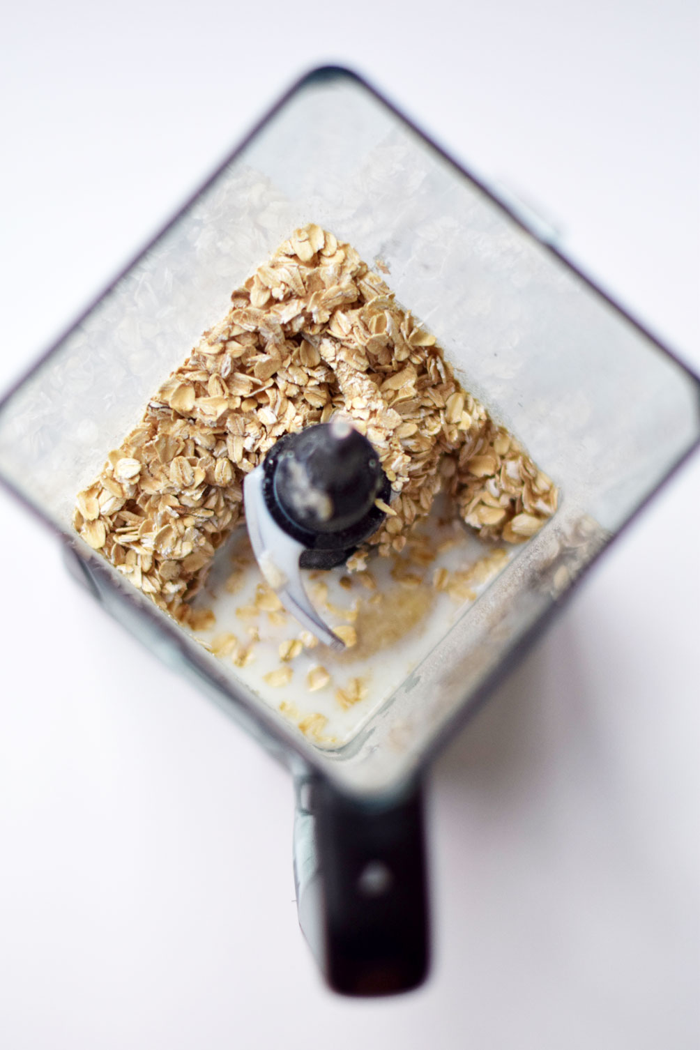 easy and healthy breakfast recipe for blender oat pancakes from lifestyle blogger Leslie Musser of one brass fox