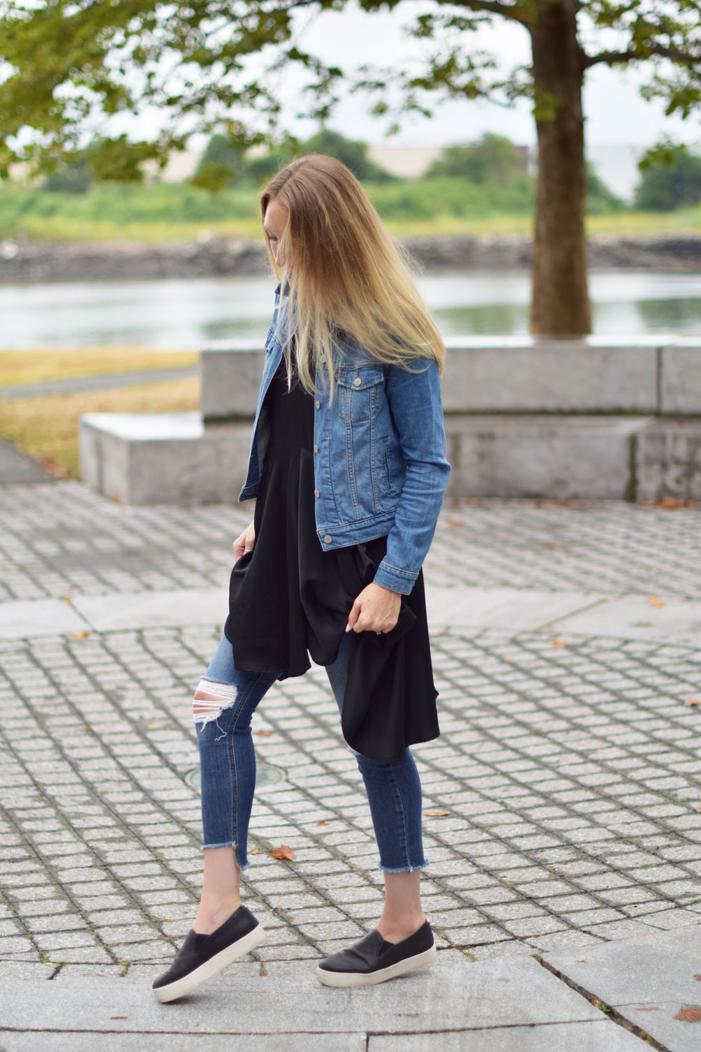 early fall style inspiration from fashion blogger Leslie Musser of one brass fox with distressed layered denim and a swing dress