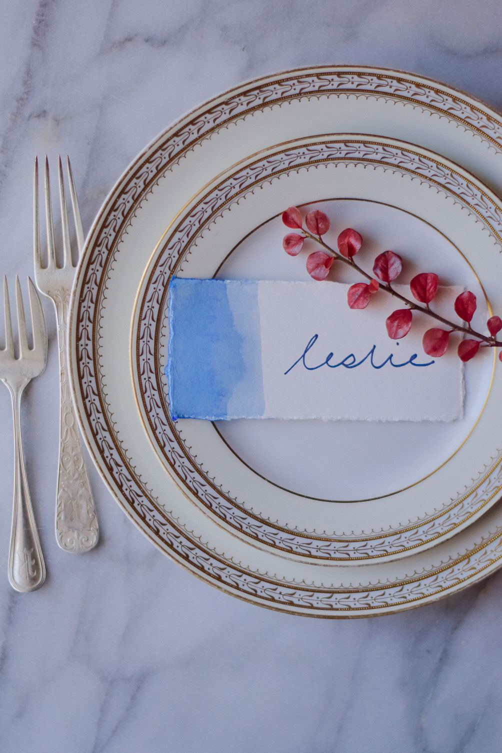 DIY watercolor placecards with an ombre effect for the Thanksgiving tablescape decor