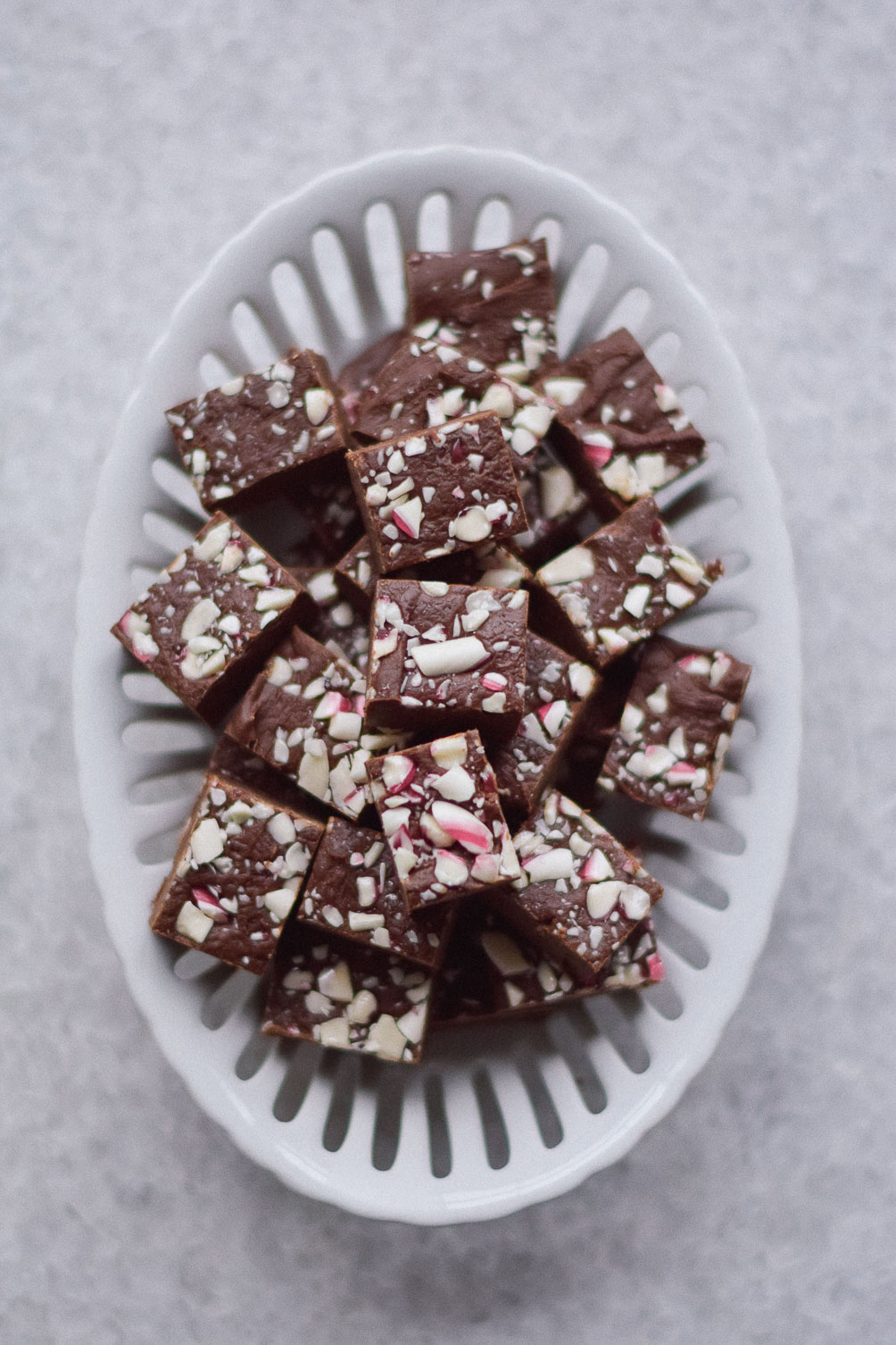 sharing this holiday recipe for easy peppermint fudge squares