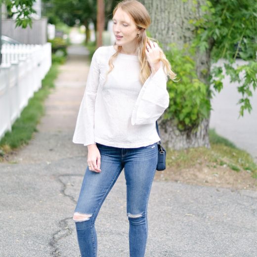 fashion blogger Leslie Musser styling transitional basics to wear from summer into fall with this casual outfit