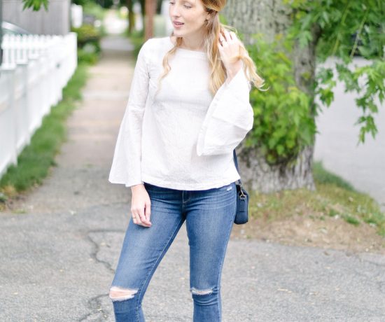 fashion blogger Leslie Musser styling transitional basics to wear from summer into fall with this casual outfit
