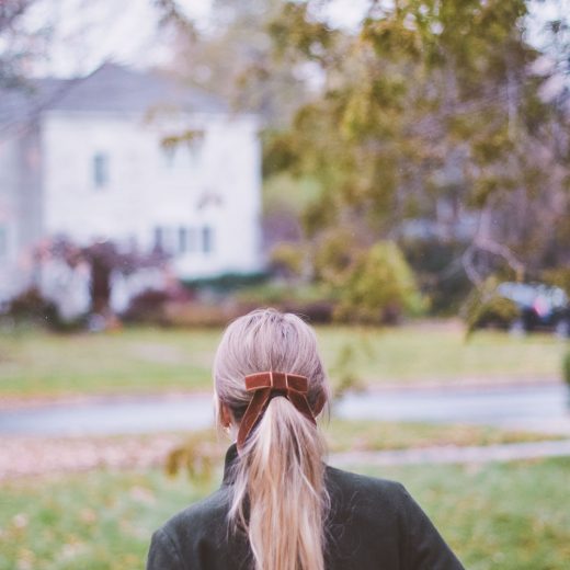 sharing a quick and easy tutorial for this diy velvet hair tie in assorted colors