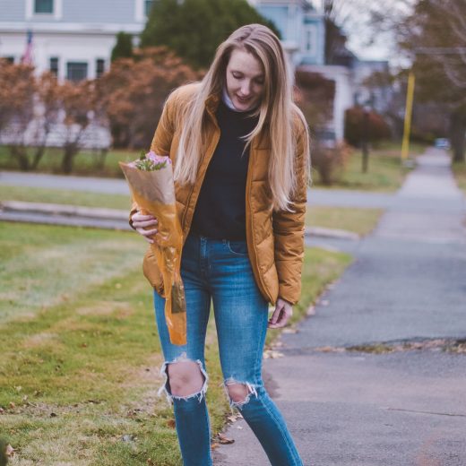 styling an easy winter outfit and tips on how to wear a puffer jacket with a turtleneck and Levi's