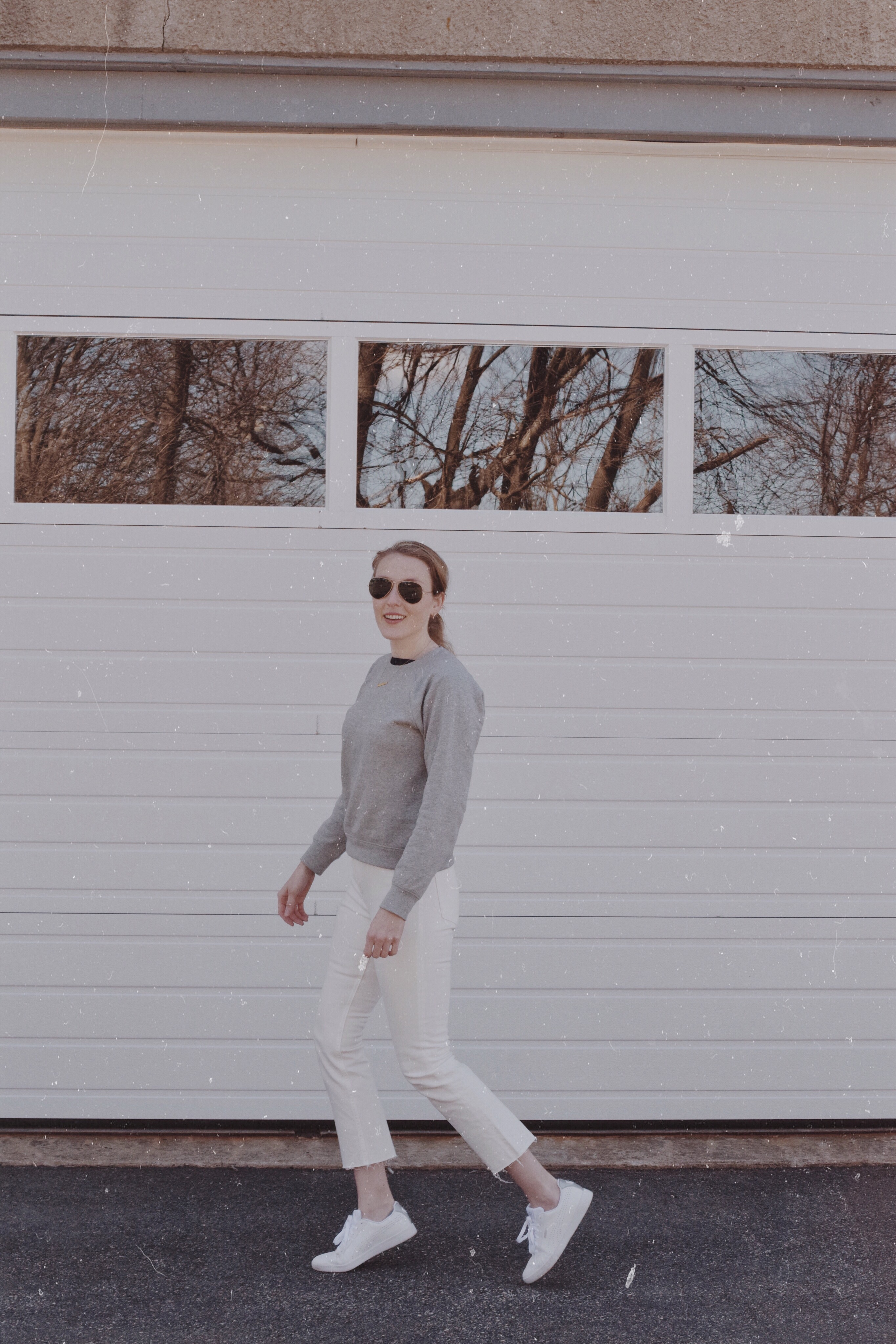 styling casual weekend neutrals for spring with Everlane jeans, crewneck sweatshirt, white sneakers, and aviators