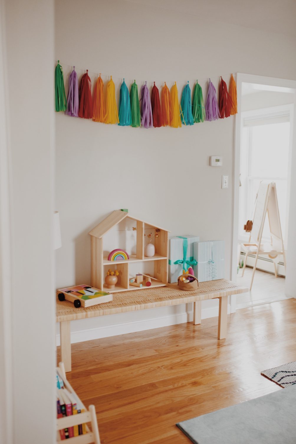 Rainbow birthday party ideas - Rainbow M&M's vase